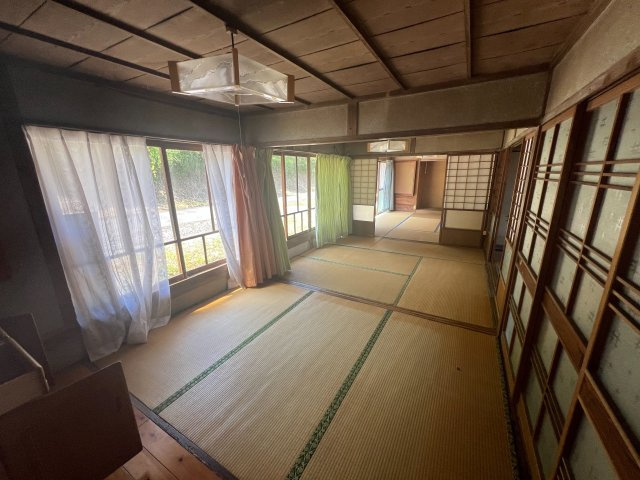 【建物40坪以上】国東町浜　8LDKの和室|落ち着いた雰囲気の和室付きです