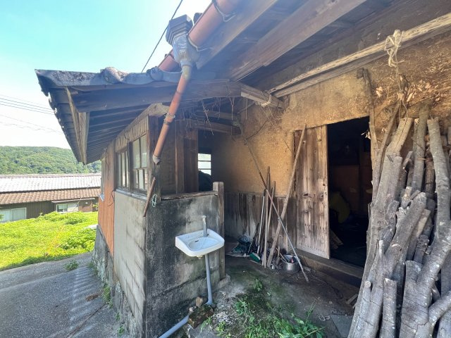 【建物40坪以上】国東町浜　8LDKの前面道路含む現地写真|前面道路含む現地写真です
