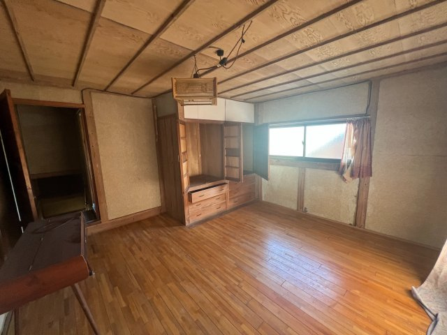 【建物40坪以上】国東町浜　8LDKの洋室|明るい洋室です
