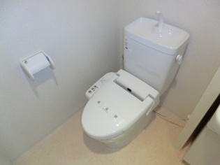 温水洗浄便座付きのトイレです♪