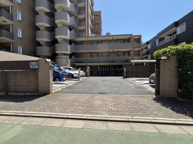 ヒルズ船堀（2階部分）／仲介手数料無料／新規フルリノベーションの駐車場