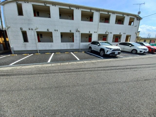 ZERO月の輪Staの駐車場