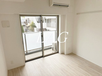 【居間・リビング】 | Ｒｉｓｉｎｇ　ｐｌａｃｅ　綾瀬 | 洋室のお部屋です。