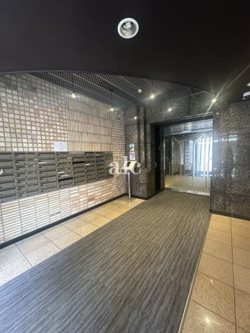 新宿区百人町１丁目の賃貸マンションのロビー