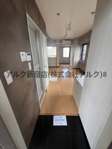 新宿区百人町１丁目の賃貸マンションの玄関