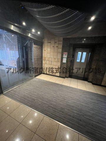 新宿区百人町１丁目の賃貸マンションのロビー