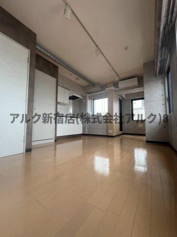 新宿区百人町１丁目の賃貸マンションの居間・リビング