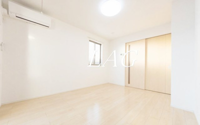 【居間・リビング】 | イー・ケー　ヴィラ | 洋室のお部屋です。