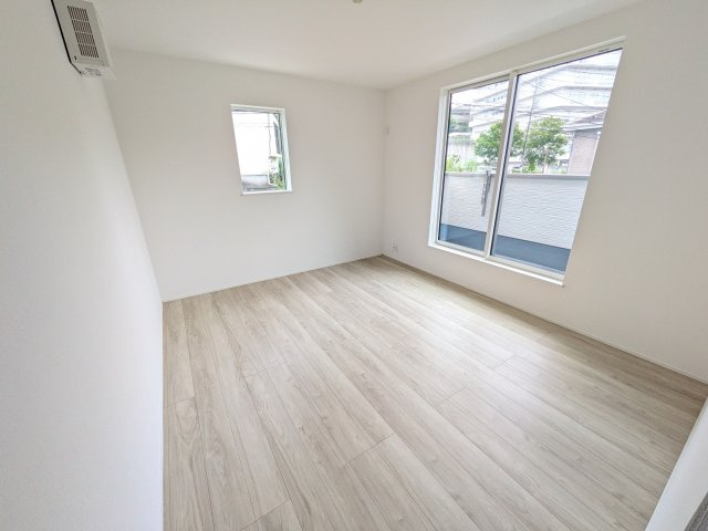 我孫子市寿2丁目　01期　新築戸建ての洋室|バルコニーに面した２面採光で明るく開放的な洋室です♪