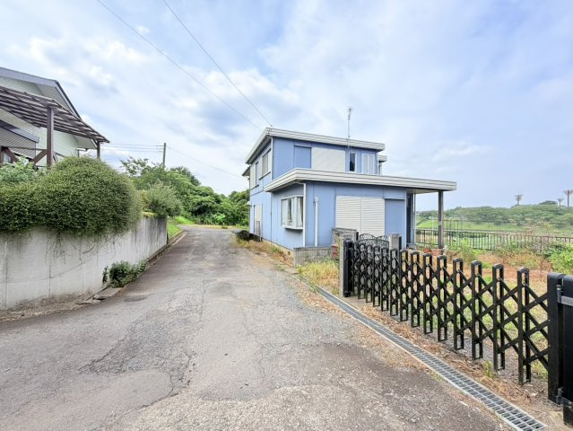 【積水ハウス施工】小美玉市小曽納中古物件の前面道路含む現地写真