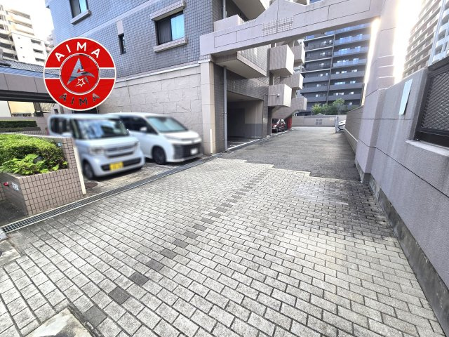 大濠公園グランドヒルズの駐車場|ゆったりとしたスペースがある駐車場です。