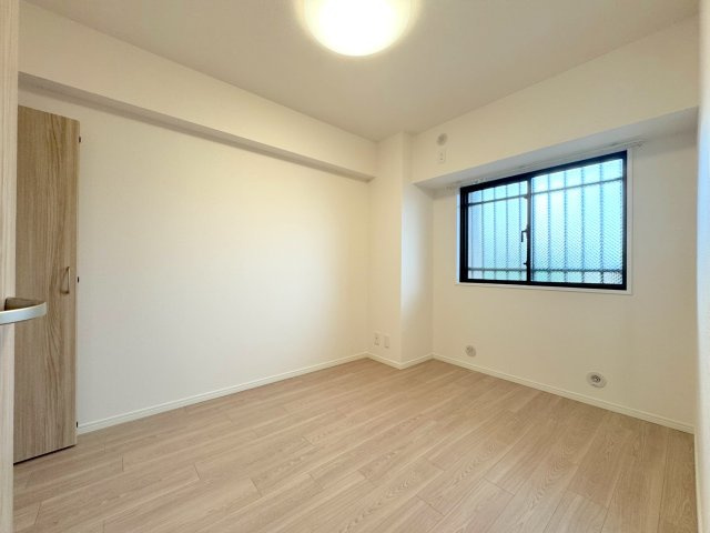 コスモ朝霞台の寝室|洋室5.3帖　間取り図左上の部屋