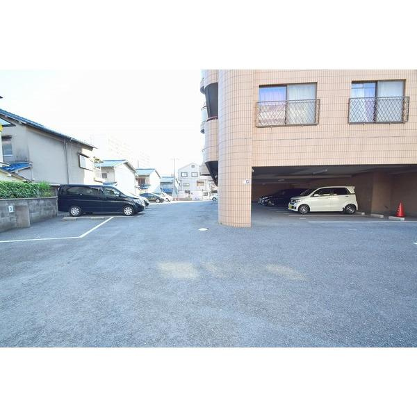 鶴見緑地ハイツ弐番館の駐車場