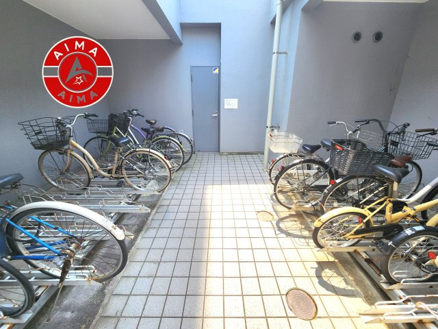 パークホームズ室見駅前の駐輪場|屋根付きの駐輪場なので雨の日でも安心です。