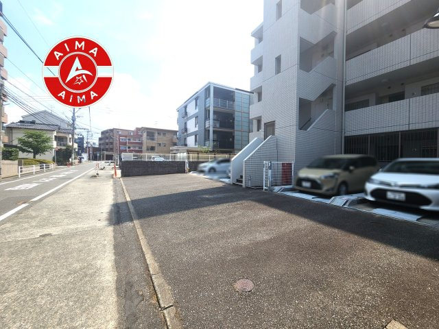 パークホームズ室見駅前の駐車場|ゆったりとしたスペースがある駐車場です。