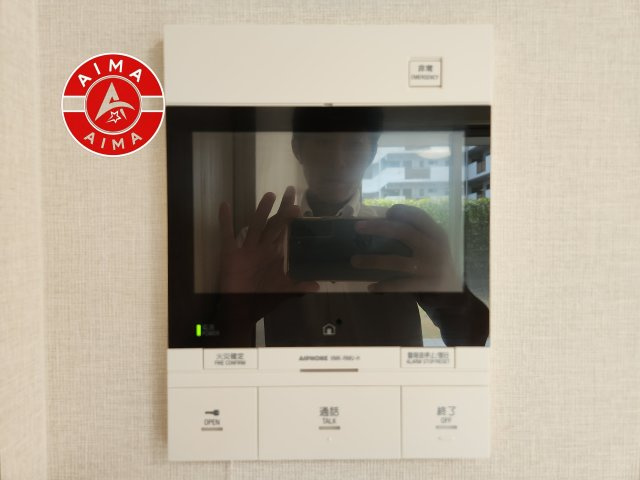 パークホームズ室見駅前のセキュリティ|玄関を開ける前に、室内のモニターで来訪者の顔と姿をしっかりと確認できるTVモニター付きインターホンを完備。