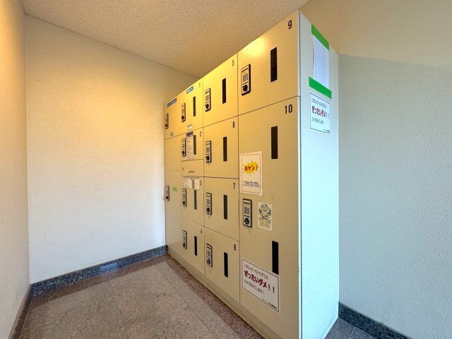 コンファーレ戸田公園の設備|宅配ボックス
宅配ボックス完備。不在時でも荷物を受け取ることができるため、外出中も安心です。