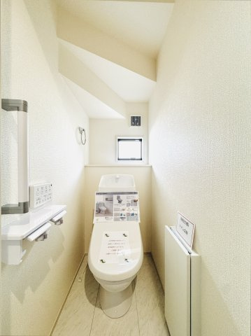 Livele Garden大泉町第14寄木戸　新築住宅4号棟のトイレ