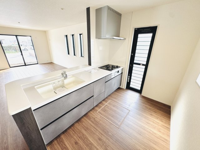Livele Garden大泉町第14寄木戸　新築住宅4号棟のキッチン