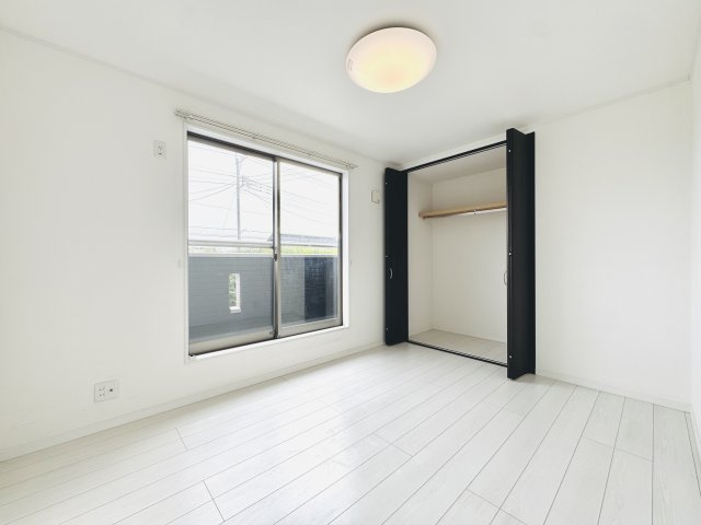 太田市大原町・中古の洋室