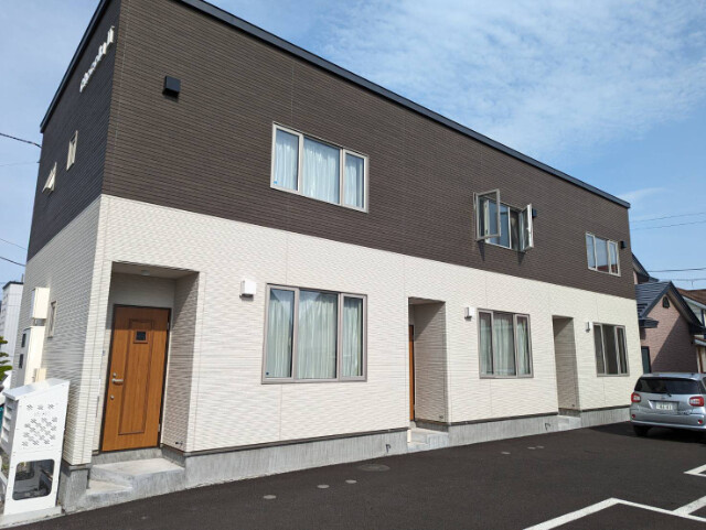 苫小牧市住吉町１丁目のテラスハウス