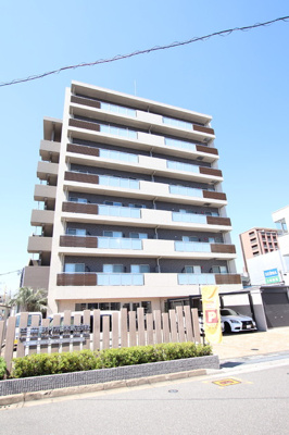 外観（鉄筋コンクリート造８階建て）
