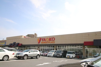 ヤオコー成田駅前店まで750m