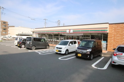 セブン－イレブン成田花崎町店まで260m
