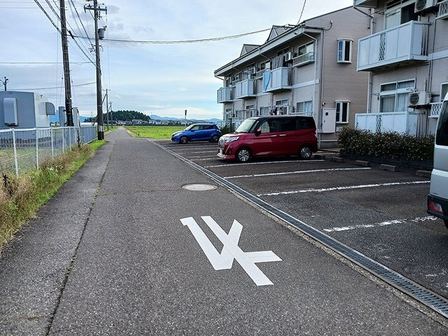 ペルシュワール　Ａの駐車場