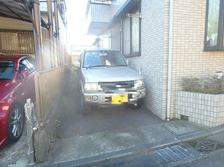 現状満車、別契約にて近隣駐車場あり。空き状況要確認