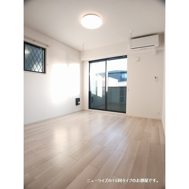 岐阜市長森本町２丁目のアパートの居間・リビング