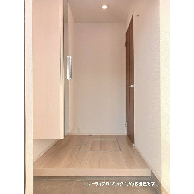 岐阜市長森本町２丁目のアパートの玄関