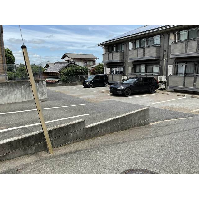 ヴィラ・エスポワールの駐車場