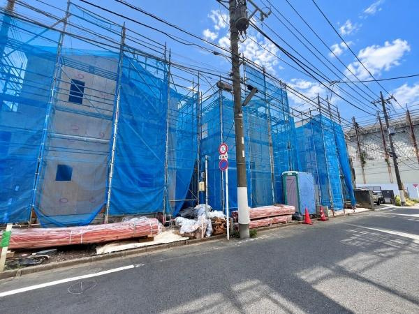 世田谷区大蔵５丁目の新築一戸建の前面道路含む現地写真|閑静な住宅街で、開放的な立地です！