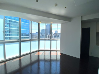 【居間・リビング】 | フォレステージュ西本町 | １LDKのお部屋で2面採光！明るいです！