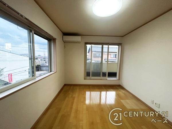 北葛城郡河合町大輪田　一戸建の洋室|■各居室に収納スペースがあり、お荷物の多いご家族でも大丈夫です！