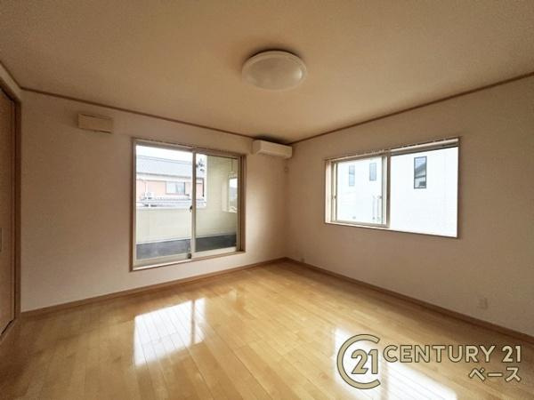 北葛城郡河合町大輪田　一戸建の洋室|■現地撮影写真■バルコニーに面した開放感のあるお部屋です！
