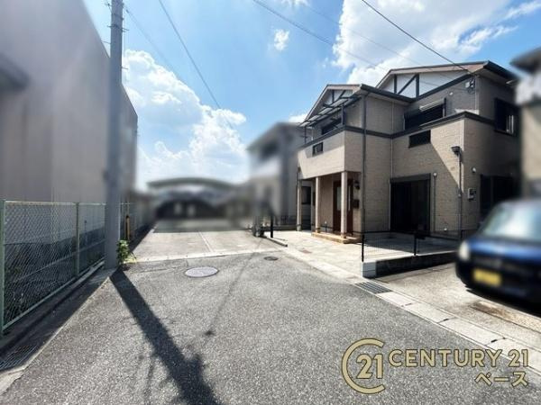 天理市西長柄町　一戸建の前面道路含む現地写真|■現地撮影写真■ 前面道路は５.５ｍ以上と広くゆったりしています！