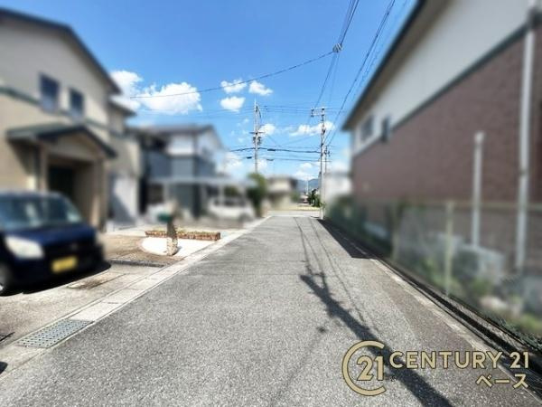 天理市西長柄町　一戸建の前面道路含む現地写真|■現地撮影写真■道路との高低差もありません。 お気軽にお問い合わせください。