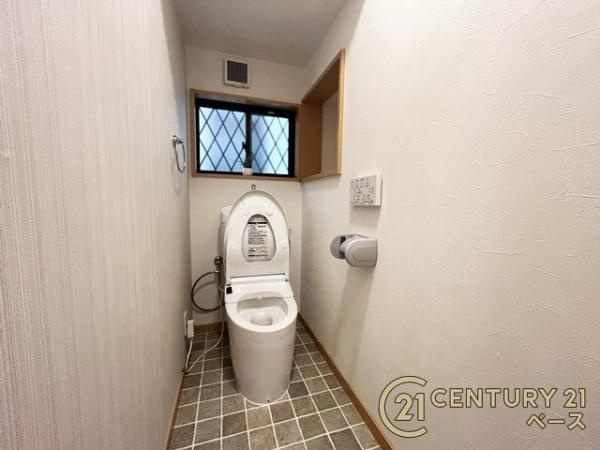 天理市西長柄町　一戸建のトイレ|■現地撮影写真■リフォーム済みの綺麗なお手洗いです！