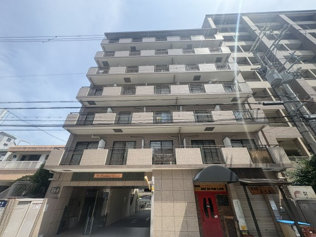 アール江坂の外観