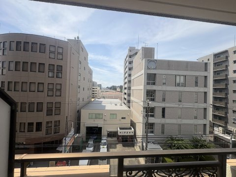 アール江坂の外観