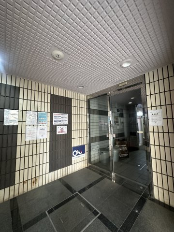 グローリー平尾のエントランス