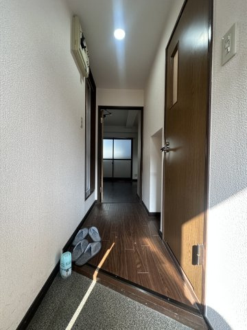 グローリー平尾の玄関