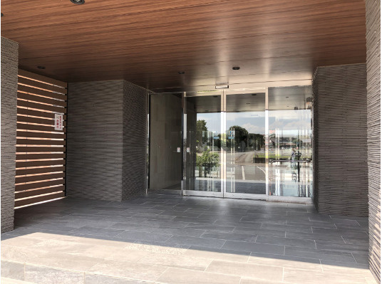 アソシア鳥栖ヴィンテージスクエア【10，000円キャッシュバック対象物件】のエントランス|毎日通るエントランスはこのようになっています
