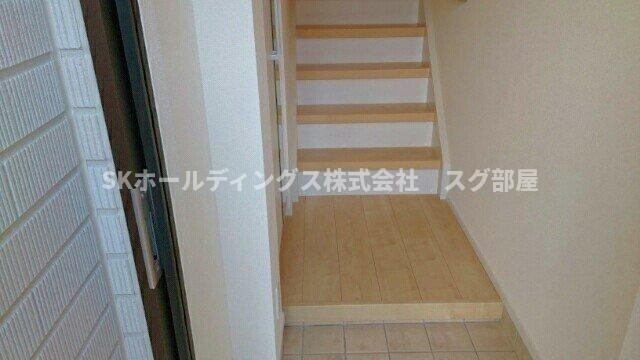 セルサス荒山Ａ棟の玄関
