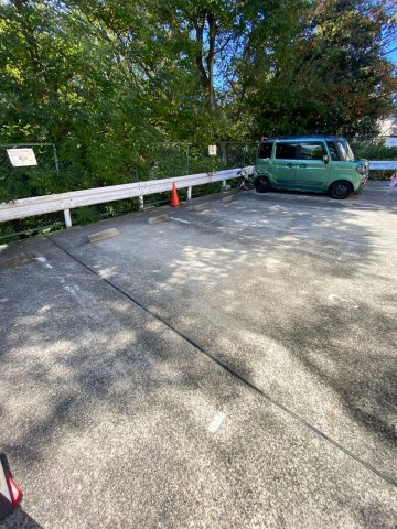 Hills岡本の駐車場
