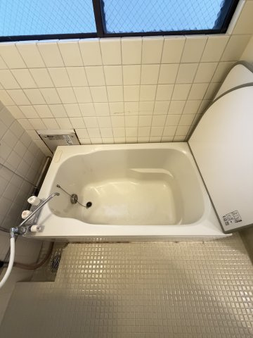 鯉川マンションの浴室