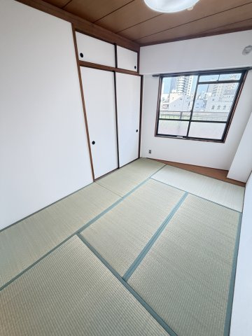 鯉川マンションの和室