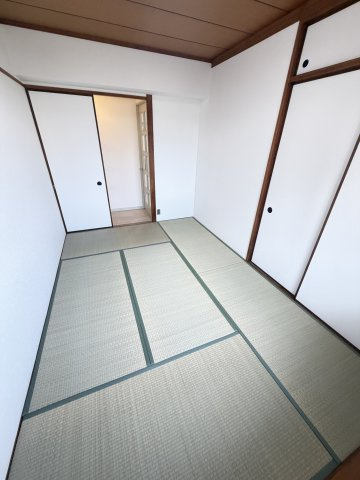 鯉川マンションの和室